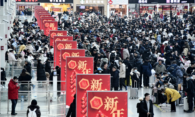 人次超去年同期“老外”爱上中国春节麻将胡了模拟器多地春节假期接待游客
